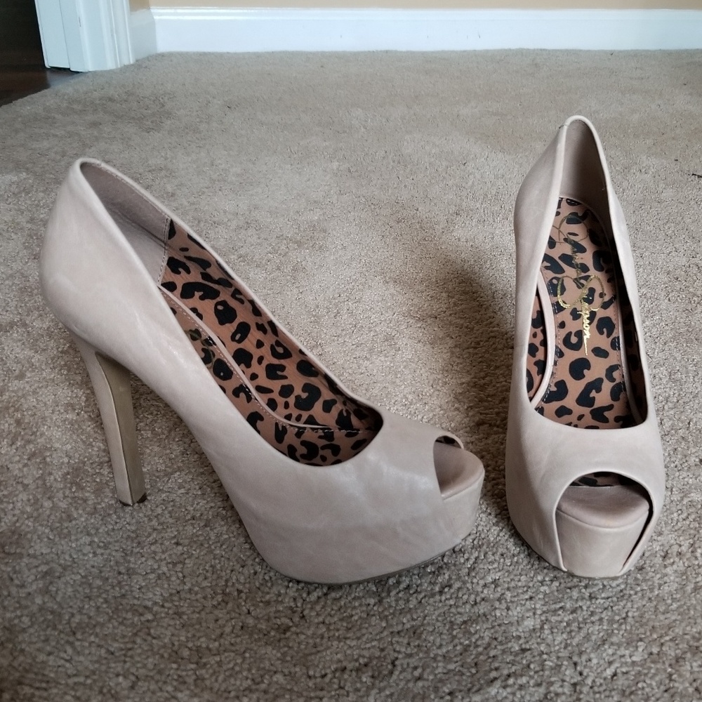 6 in Jessica Simpson nude heels